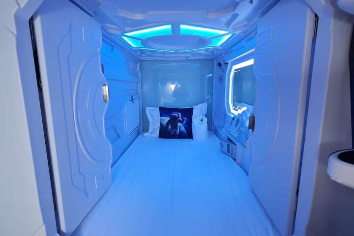 Room 12 of 17
