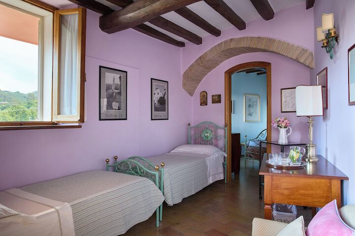 Room 5 of 18