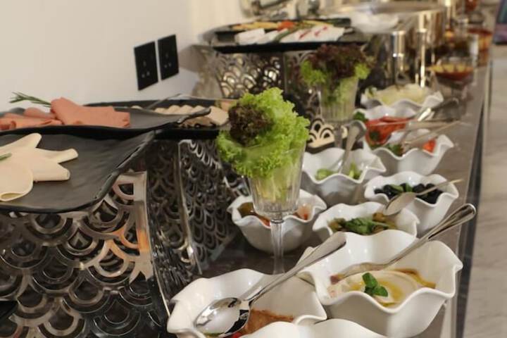 Dining 37 of 63