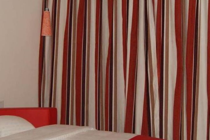 Room 17 of 35