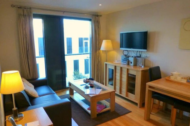 Room 6 of 25