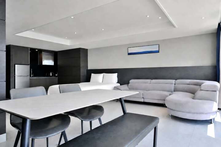 Room 51 of 124