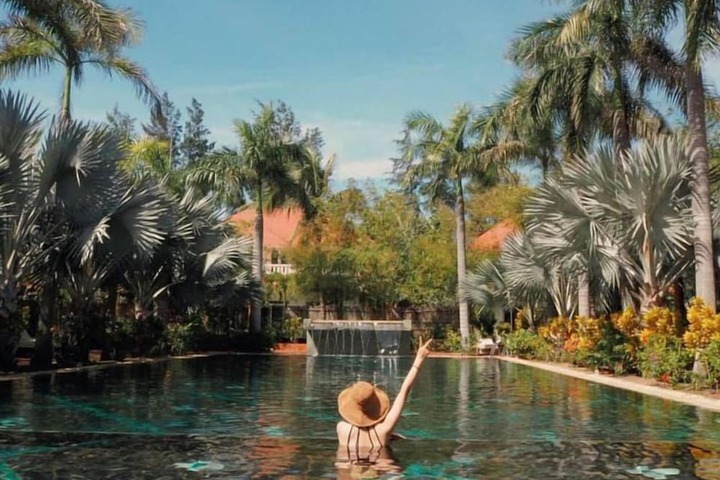Pool 53 of 149