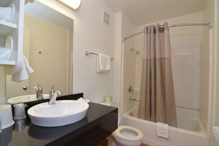 Room 12 of 28