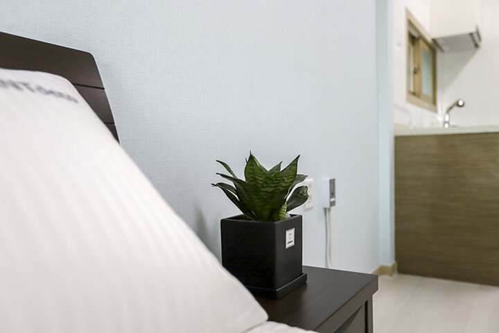 Room 16 of 36