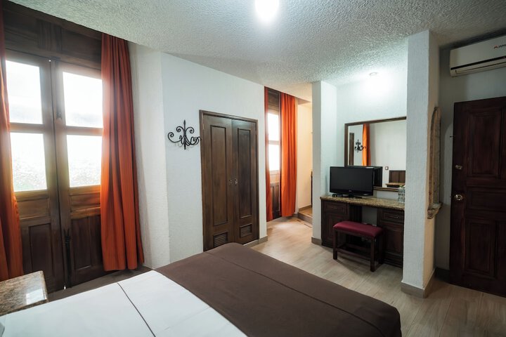 Room 16 of 76