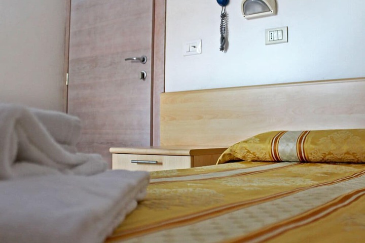 Room 14 of 42