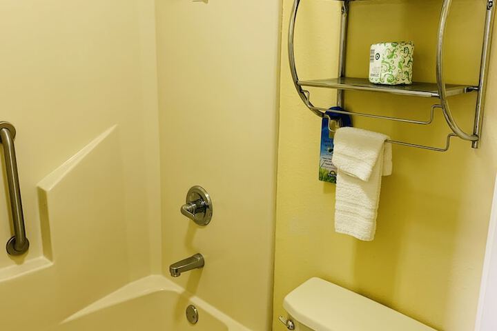 1 King Bed (7 of 8)