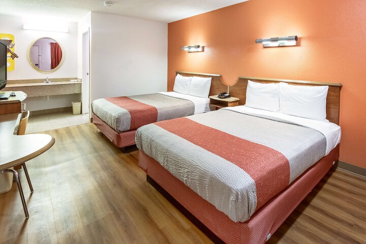 Room 6 of 22