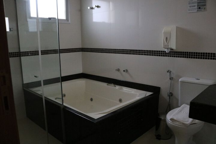 Room 32 of 49
