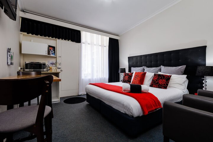 Room 9 of 42