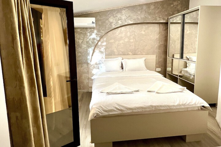 Room 2 of 9