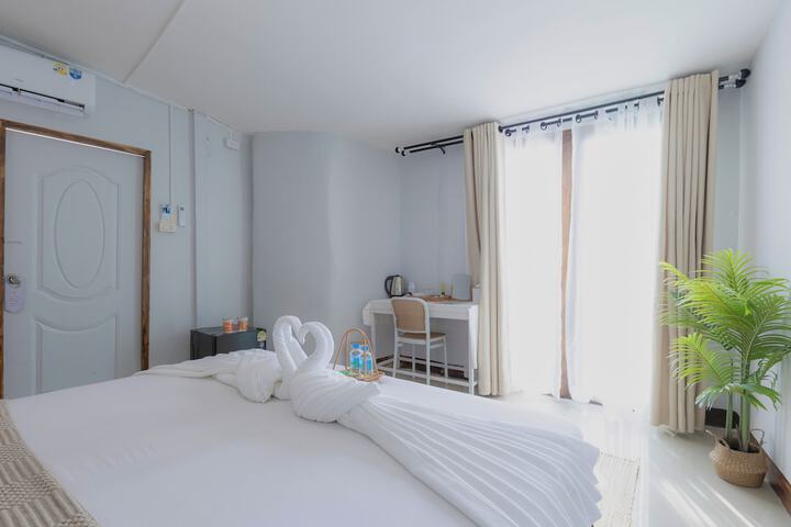 Room 10 of 43