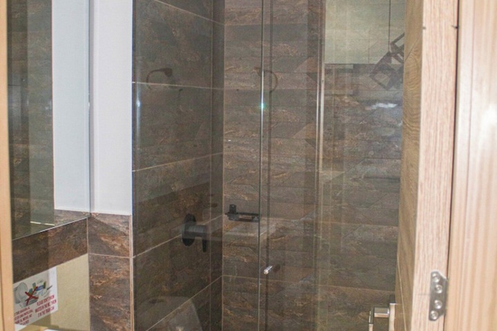 Room 5 of 12