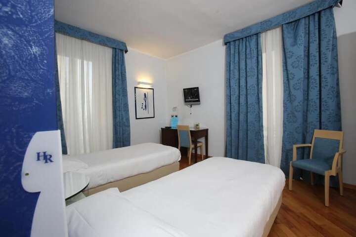 Room 5 of 18