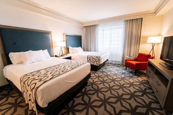 Executive Suite King Bed Accessible (16 of 22)