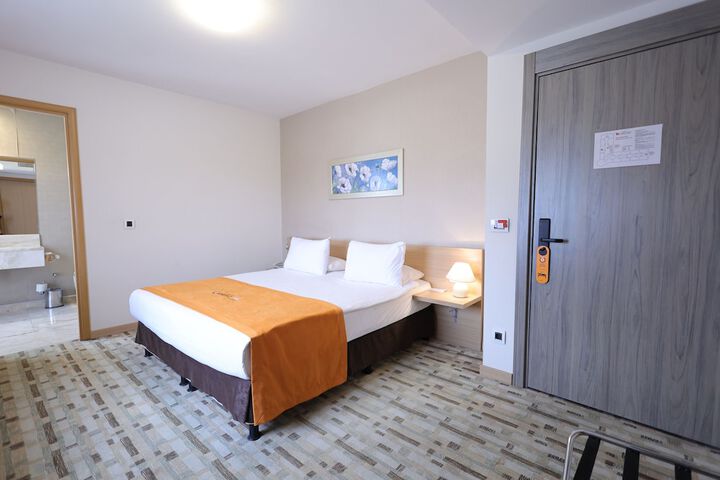 Room 8 of 54