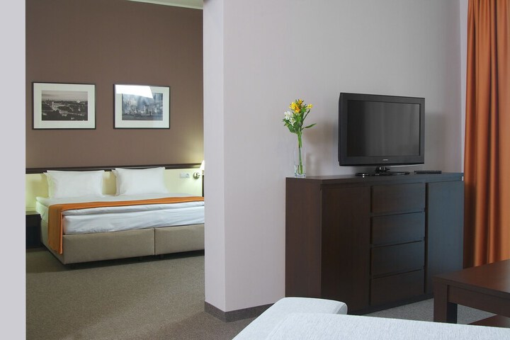 Room 10 of 65