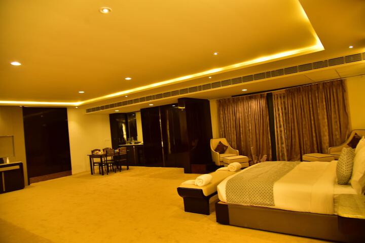 Room 13 of 70