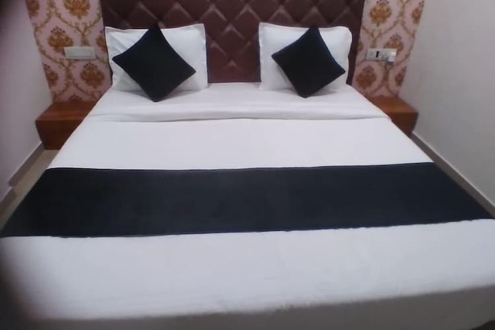 Room 12 of 17