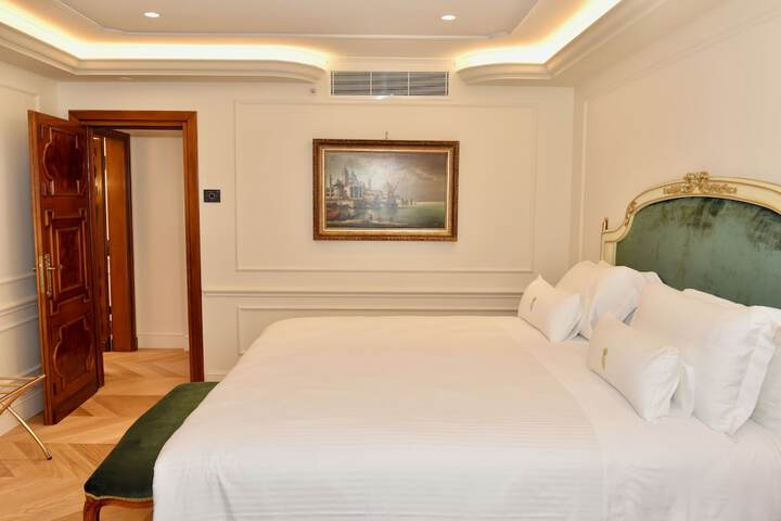 Room 35 of 114