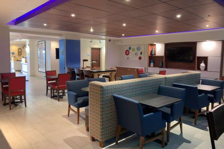 Breakfast/Coffee Service 29 of 44