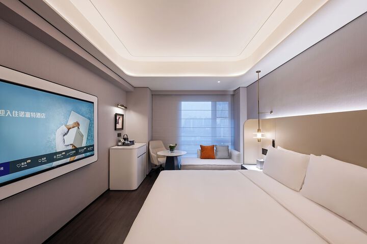 Room 12 of 32