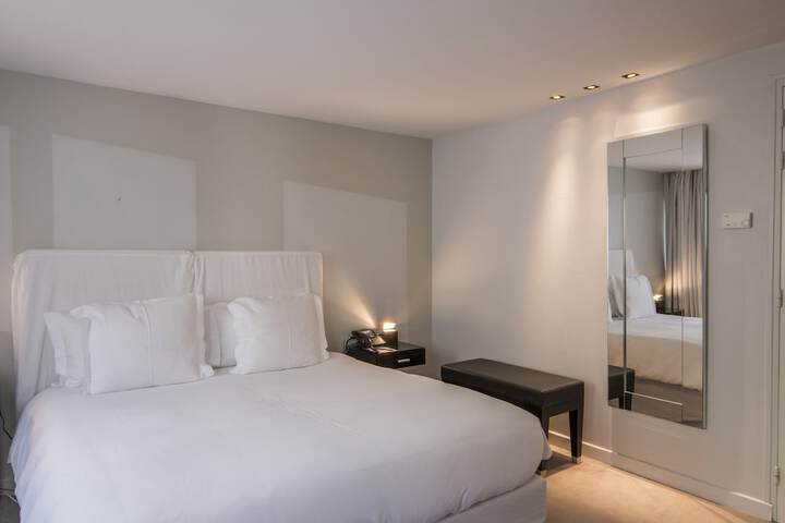 Room 26 of 85