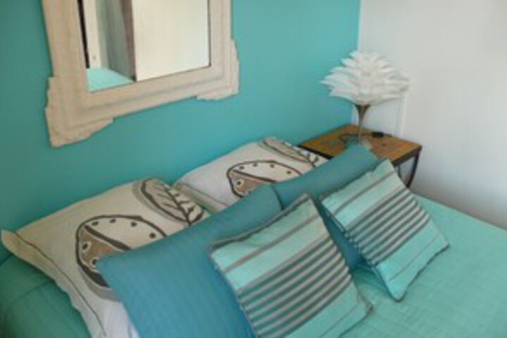 Room 13 of 25