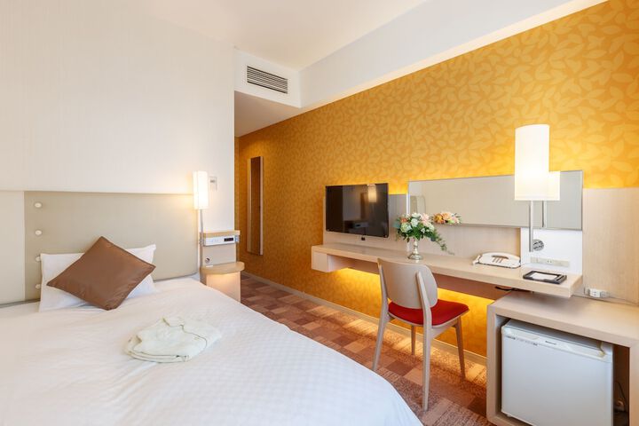 Room 4 of 90