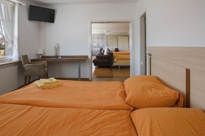 Room 4 of 35