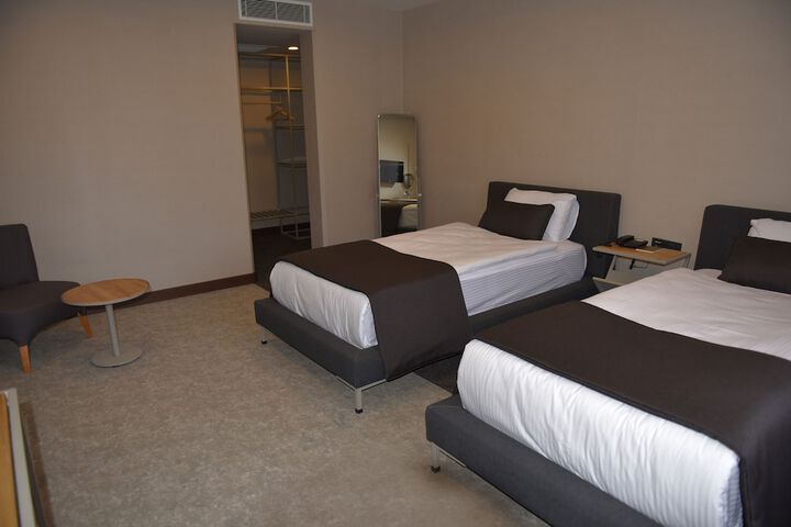 Room 13 of 33