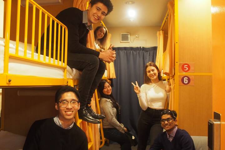 Room 25 of 94