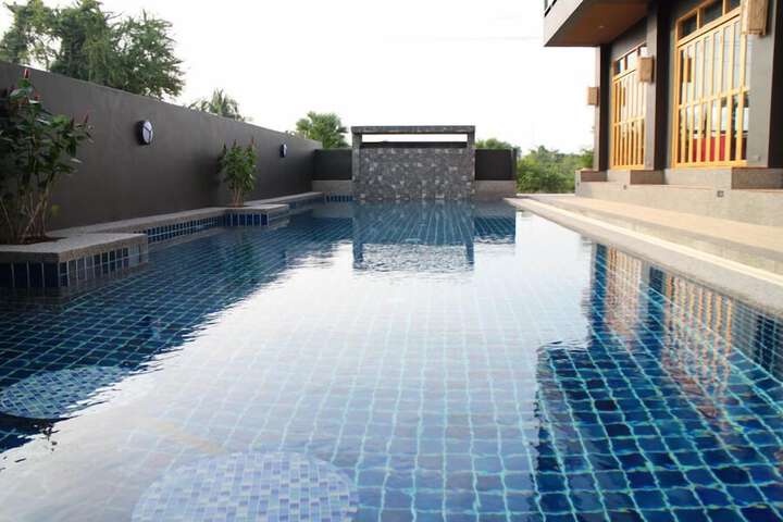 Hotel Pool