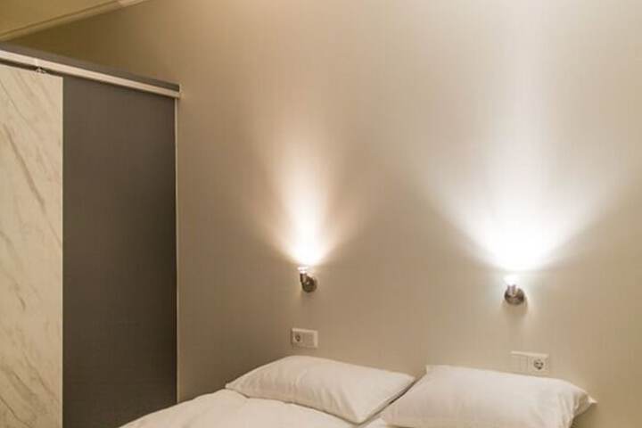 Room 28 of 51