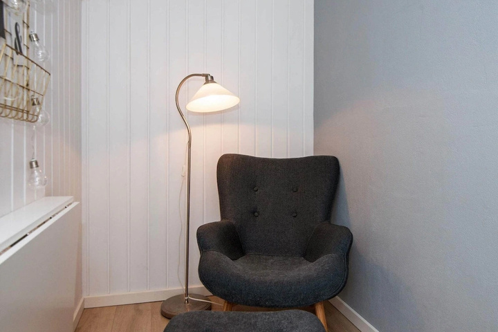 Room 6 of 13