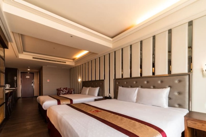 Room 9 of 38
