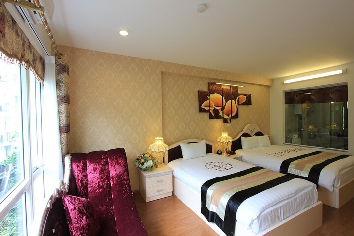 Room 9 of 42