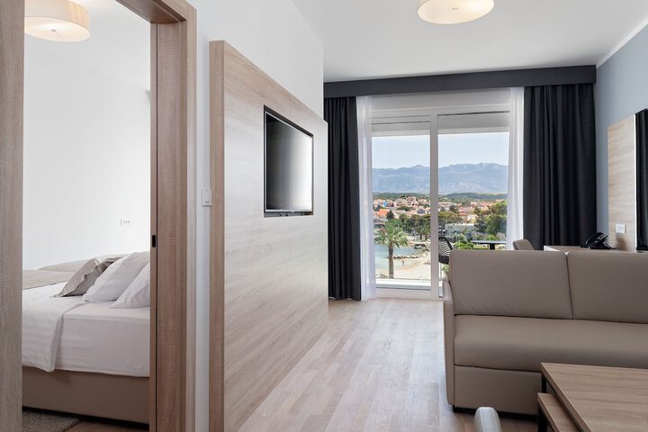 Room 2 of 27