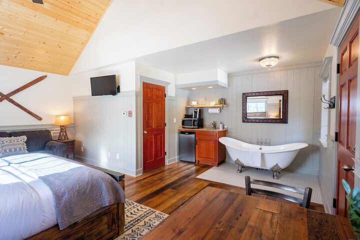 Room 44 of 189