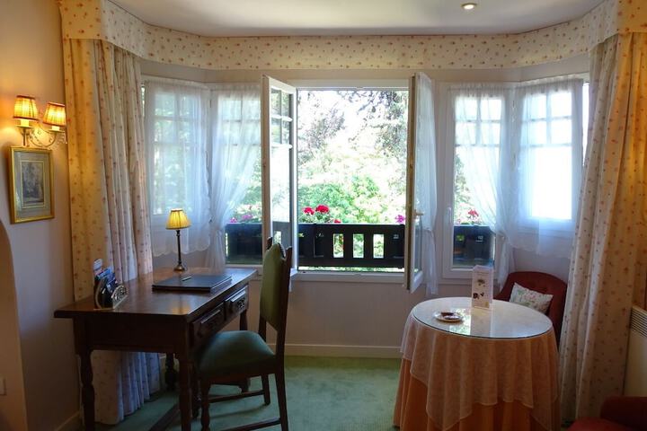 Room 8 of 38