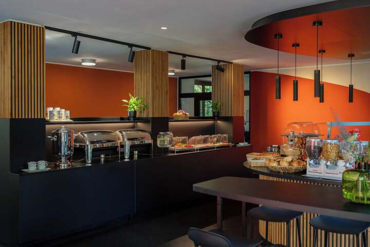 Breakfast/Coffee Service 60 of 96