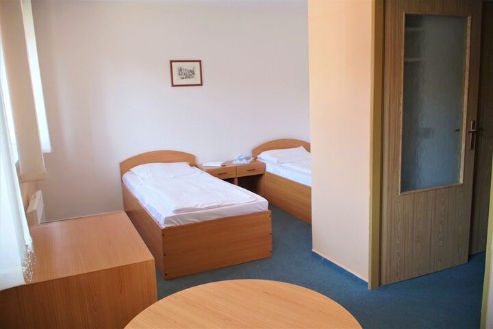 Room 6 of 15
