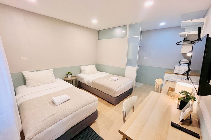 Room 10 of 37
