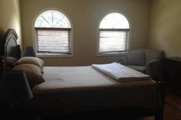 Room 9 of 28