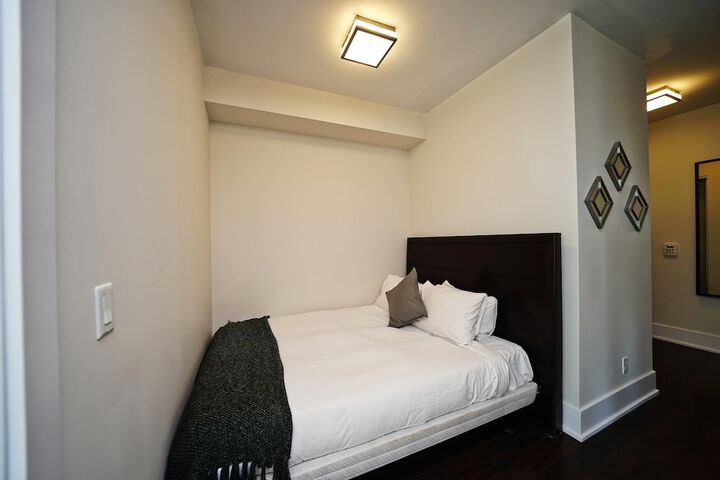 Room 73 of 132