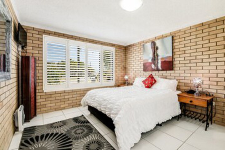 Room 4 of 7