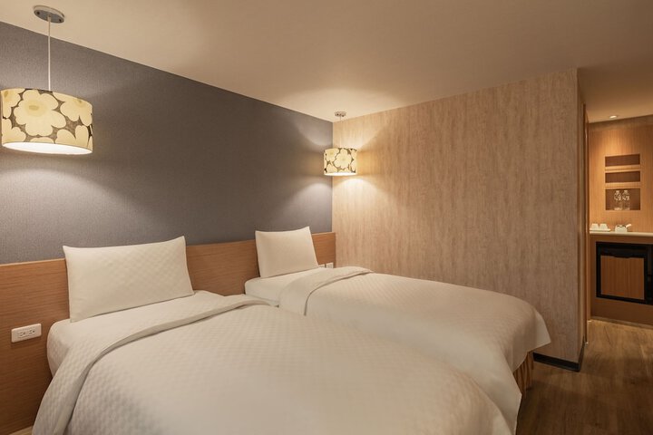 Room 18 of 76