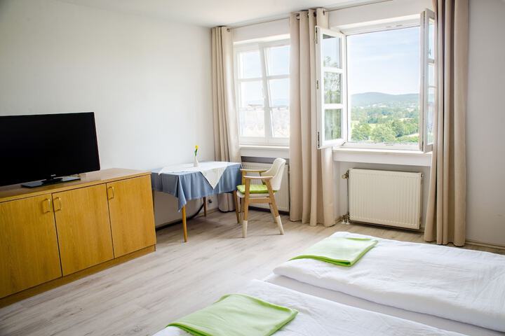 Room 3 of 25