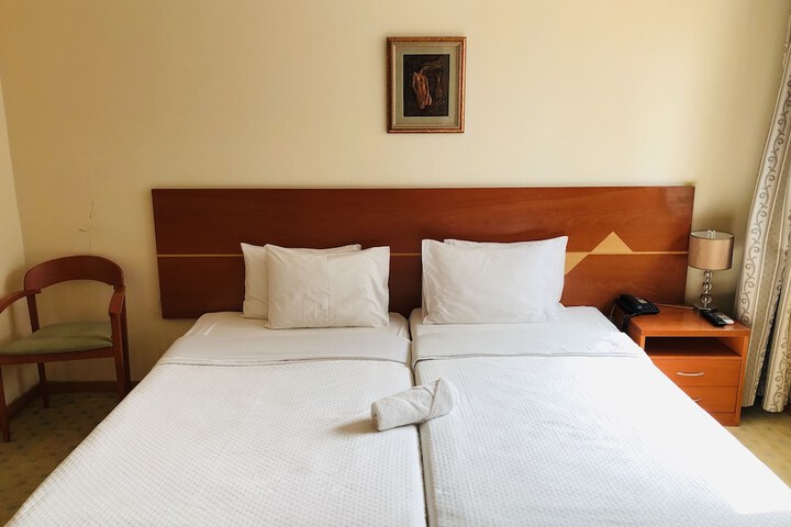 Room 7 of 24